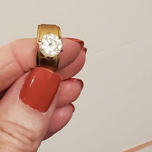Round Stone gold tone faux engagement ring Size 6.5 Costume Jewelry